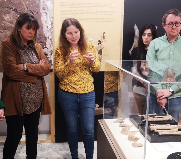 Montse Sanz i Joan Daura durant la inaguració de l'exposició