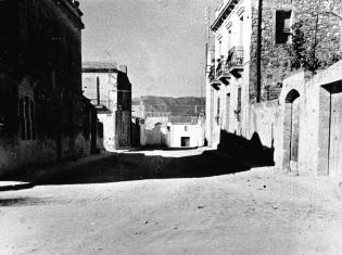 Vista del carrer de Sant Josep des de la plaça de Dolors Clua. AMG.
