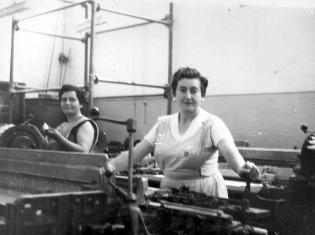 Treballadores de la fàbrica Serra Balet. Anys 50. Cessió: Eleonor Solé. AMG.