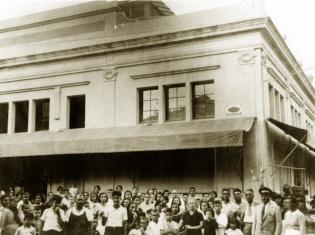 Inauguració del Mercat Municipal. Any 1935. Cessió: Teresa Balsells. AMG.